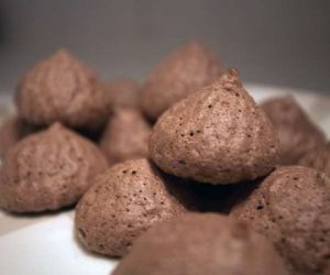 Meringues chocolat SD 300x250 - Recette du jour: Meringues au chocolat