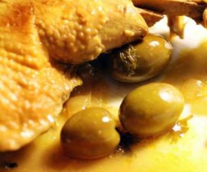 83600087 300x250 - Mchermel de poulet aux olives fraîches