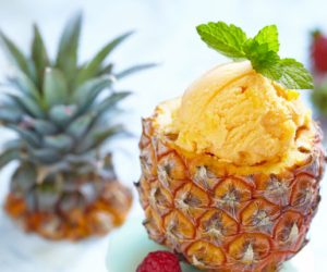 i141951 glace a l ananas 300x250 - Recette du jour : Glace à l'ananas et à la fraise