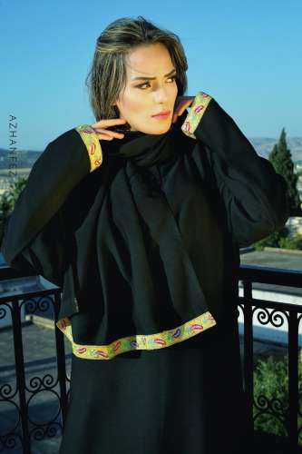 abaya azhanfez fleurs jaune poussin 1 - AZHANFEZ, un appel créatif à "La Modest Fashion"