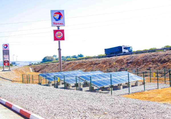 3 Panneaux solaires Station Autoroutière Atlantis Total Maroc Larache  - Total Maroc annonce l’ouverture d’Atlantis, la première station-service du Royaume au concept Mobility