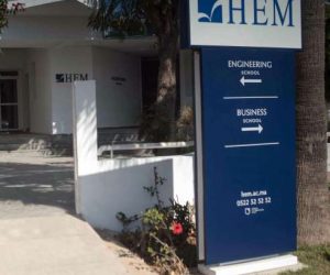 Image CP Rentrée HEM 2020 2021 300x250 - HEM maintient intégralement son volume Horaire de cours