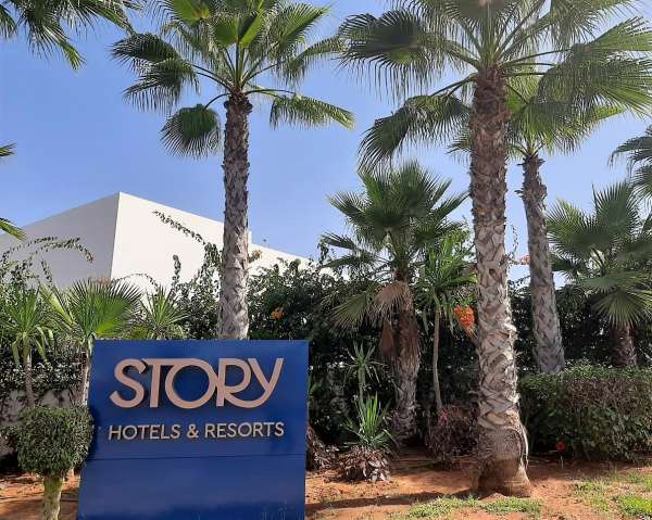 STORY Panneau Extérieur - Villa Diyafa Boutique Hotel & Spa devient "STORY Rabat"
