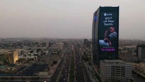 De New York à Djeddah, Spotify célèbre le dernier single de Mohamed Ramadan et Gims, "Ya Habibi" Saudi Billboard still 1 300x169 - De New York à Djeddah, Spotify célèbre le dernier single de Mohamed Ramadan et Gims, "Ya Habibi"
