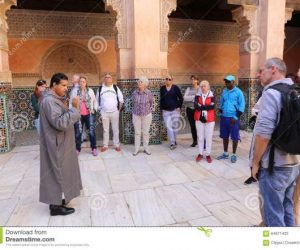 guide touristique 300x250 - Tourisme : une réforme du classement hôtelier saluée mais jugée insuffisante