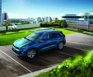 DE PE 20MY ARAB LHD Cover 300x250 - Kia Maroc présente sa gamme hybride Niro et K5