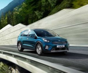 kia niro de pe hev my20 discover w 300x250 - KIA Maroc lance son nouveau showroom digital dédié à l'occasion www.kiaoccasion.ma