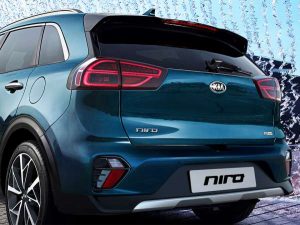 kia niro de pe hev my20 striking rear 300x225 - kia-niro-de-pe-hev-my20-striking-rear