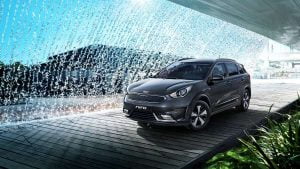 org 1469095247 DE 17MY EU LHD Low Trim Style main 300x169 - org_1469095247_DE_17MY_EU-LHD_Low_Trim_Style_main