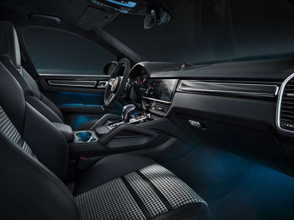 CY19J4LID0005 EN layout - Le Centre Porsche Casablanca c&eacute;l&egrave;bre l&rsquo;arriv&eacute;e du nouveau Cayenne Coup&eacute;