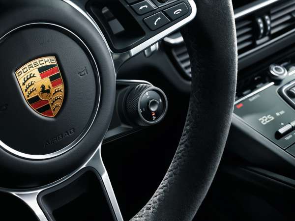 CY19J4LID0011 layout - Le Centre Porsche Casablanca c&eacute;l&egrave;bre l&rsquo;arriv&eacute;e du nouveau Cayenne Coup&eacute;