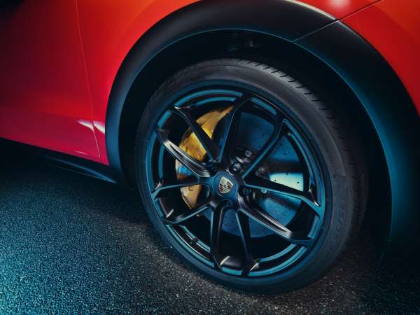 CY19J4LOD0007 layout - Le Centre Porsche Casablanca c&eacute;l&egrave;bre l&rsquo;arriv&eacute;e du nouveau Cayenne Coup&eacute;