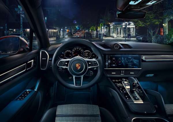 CY19J4LOD0009 layout - Le Centre Porsche Casablanca c&eacute;l&egrave;bre l&rsquo;arriv&eacute;e du nouveau Cayenne Coup&eacute;