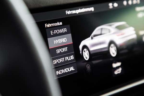 S20 1448 - Le Centre Porsche Casablanca c&eacute;l&egrave;bre l&rsquo;arriv&eacute;e du nouveau Cayenne Coup&eacute;