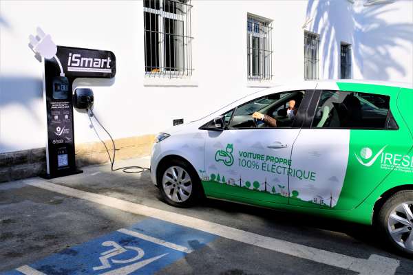HZF5424 - ISmart: Une borne de recharge intelligente 100% marocaine, pour véhicules électriques