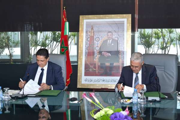 Signature 1 - Signature d’une convention de partenariat entre Attijariwafa bank et la Fédération des Chambres Marocaines de Commerce, d’Industrie et de Services