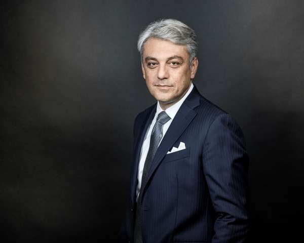 La nouvelle vague de Renault Luca DE MEO Directeur General - La nouvelle vague de Renault