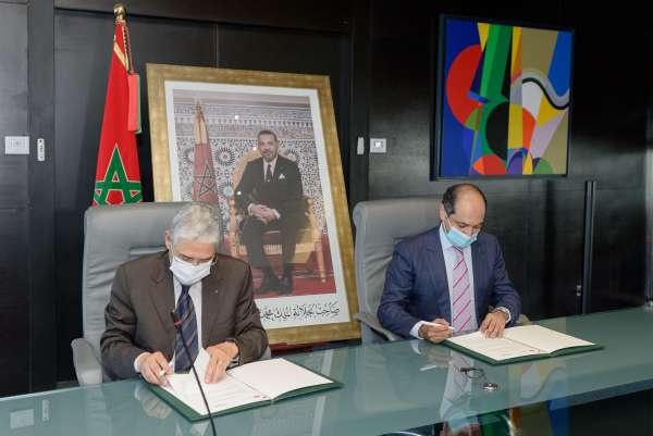 Le groupe Attijariwafa bank et l’Agence Marocaine de Coopération Internationale, signent une convention de partenariat dédiée aux talents africains Photo 1 1 - Le groupe Attijariwafa bank et l’Agence Marocaine de Coopération Internationale, signent une convention de partenariat dédiée aux talents africains