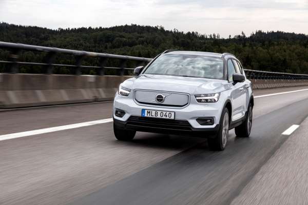 271699 Volvo XC40 Recharge P8 AWD in Glacier Silver - Volvo prend définitivement le virage du tout électrique