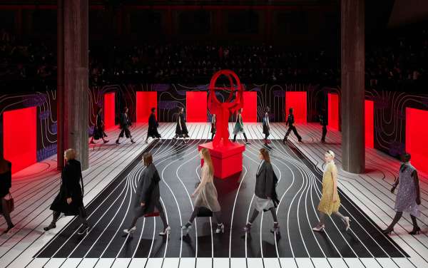 vf prada ah20 home 6785.jpeg north 1200x white - Fashion Week de Milan: les marques voient grand!