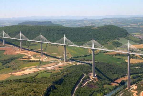 000680784 896x598 c 696x465 1 - Le plus grand pont du Maroc en construction à Laâyoune