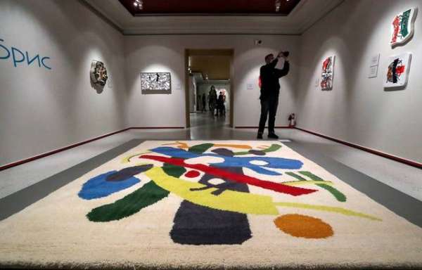 640x410 une exposition dans une galerie a moscou le 19 avril 2021 - Internet : Les achats en ligne d’œuvres d’art ont explosé en 2020