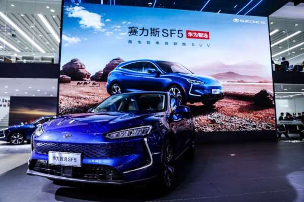 Visuel 2 la nouvelle voiture électrique SERES SF5  - Huawei se lance dans l’automobile en commercialisant la nouvelle voiture électrique SERES SF5