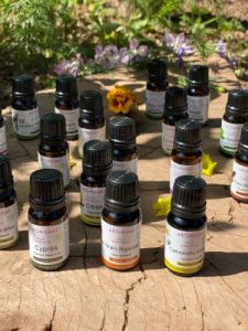 WhatsApp Image 2021 04 05 at 11.40.20 225x300 - Aromath&eacute;rapie : une m&eacute;decine alternative sans risque, vraiment ?!