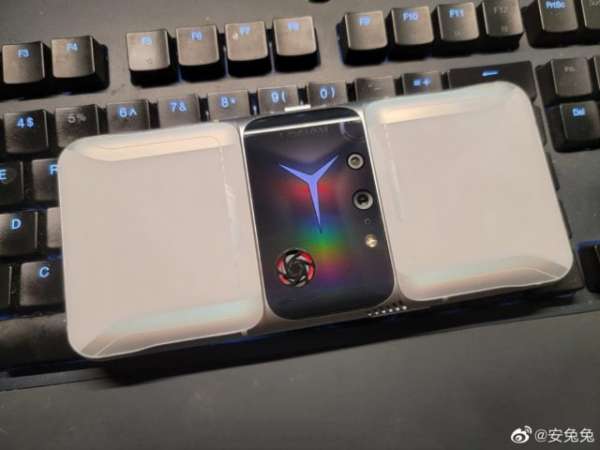 eyqhjhcu8ami8gy 640x480 1 - Lenovo Legion 2 Pro : le smartphone gaming dévoilé avant l’heure ?