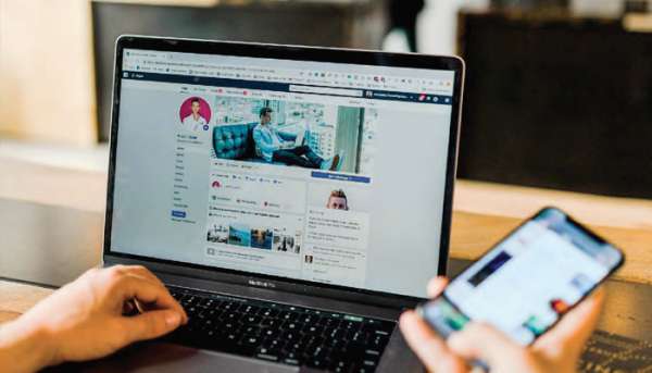 facebook ordi - Plus de la moitié des consommateurs français prêts à acheter des produits recommandés par des marques d'influenceurs