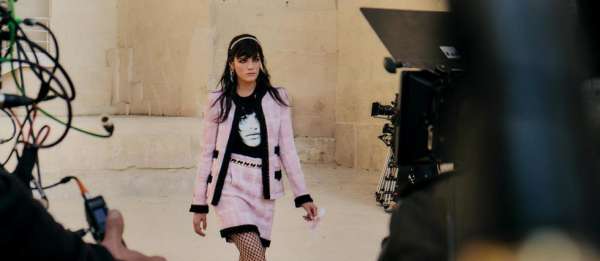 21662465lpw 21662517 article jpg 7920443 980x426 - Dans les coulisses de Chanel