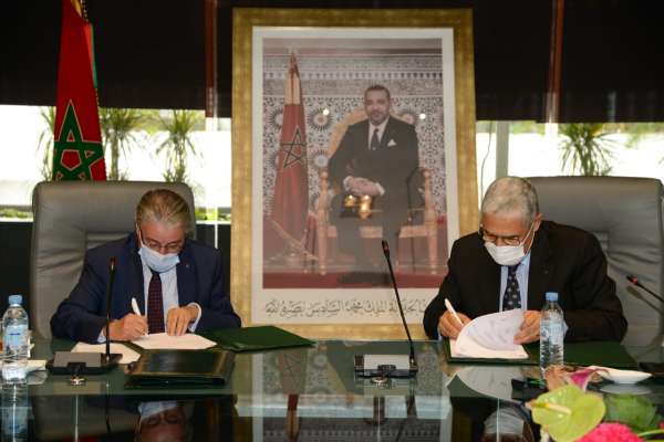 photo1 2 - Signature d’une convention de partenariat entre le groupe Attijariwafa bank et Al Amana Microfinance