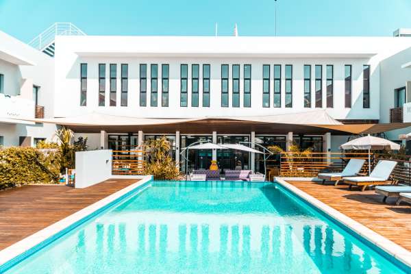 ONOMO Hotels Pool - ONOMO Hotels se dote d’une nouvelle stratégie de distribution en partenariat avec Sabre Hospitality Solutions