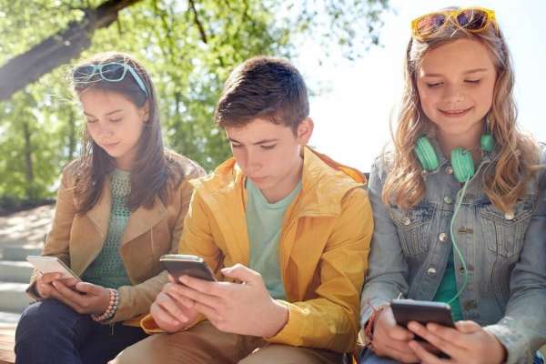 P26715975D4659040G - Ados. Un guide pour ne pas se laisser envahir par son smartphone