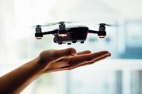 smartphone drone - Vivo tient un étonnant concept de smartphone avec drone intégré