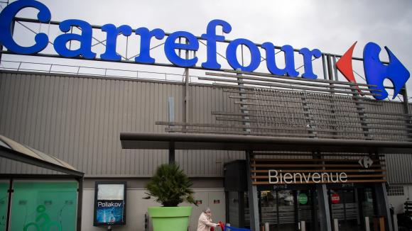 carrefour - Consommation : les supermarchés proposent des abonnements pour payer les courses moins cher