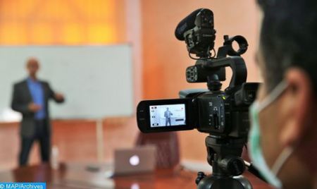 enseignement a distance 504x300 504x300 0 - Éducation: Les cours de révision et de consolidation sur les chaînes nationales à partir du 13 septembre