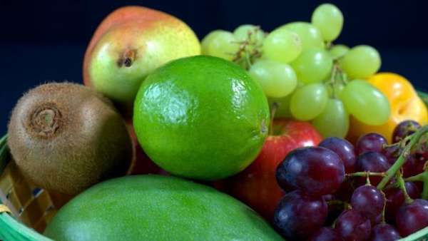 fruit 3619530 1920 taille1200 61446c38950da - Santé : Faut-il manger un fruit avant ou après les repas ?