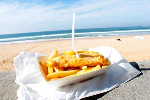 1187930 une assiette traditionnelle de fish and chips - Alimentation : nos conseils pour réduire sa consommation de sel