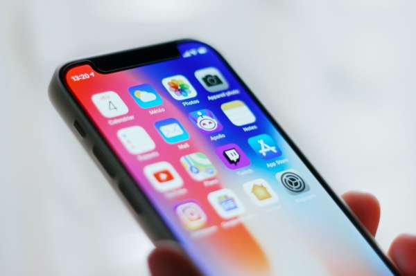 adrien unsplash telephone smartphone - 8 astuces pour libérer de la mémoire sur votre smartphone