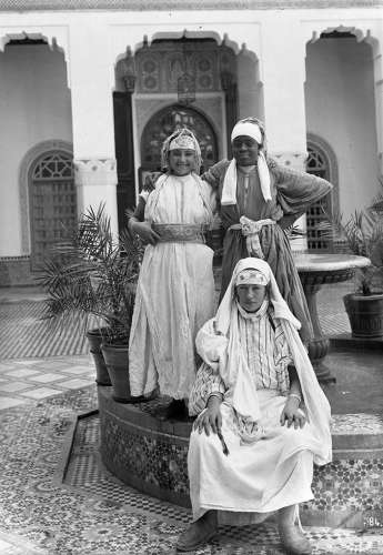 La Galerie Banque Populaire accueille l’exposition « Instantanés de vie » img197 - La Galerie Banque Populaire accueille l’exposition « Instantanés de vie »