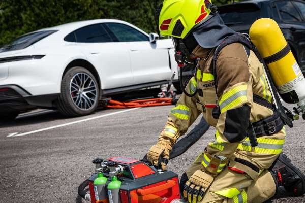 1b4935bd feux de batteries un extincteur dedie aux voitures electriques  w1280 - Feux de batteries : un extincteur dédié aux voitures électriques