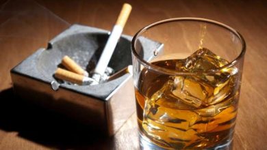 cigarette alcool 390x220 - Pendant le mois sacré du ramadan, de nombreux Marocains qui luttent contre leur dépendance à l'alcool et à la drogue profitent de cette période pour se sevrer