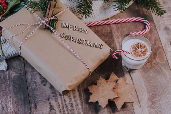 pexels ylanite koppens 1883383 1 scaled 1 - Noël 2021 : 5 tendances de consommation par Yahoo