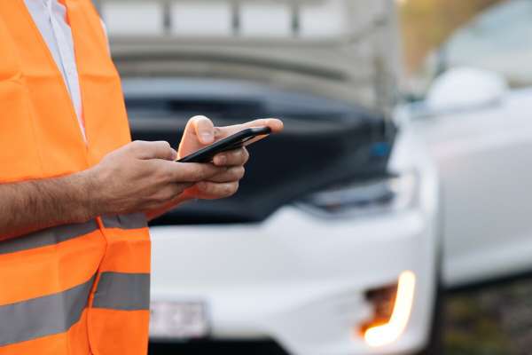 shutterstock 1848655090 min - Les voitures électriques peuvent-elles être remorquées ?