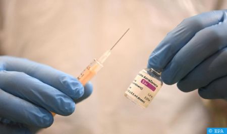 vaccin astrazeneca 0 - Une 3e dose du vaccin AstraZeneca augmente "considérablement" les anticorps contre Omicron (Etude)