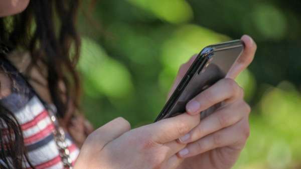 24fd55261c73a568f4c005a4bab9d151 1579860053 1024x576 1 - Enquête Kaspersky : Près de 90 % des enfants marocains utilisent quotidiennement un smartphone