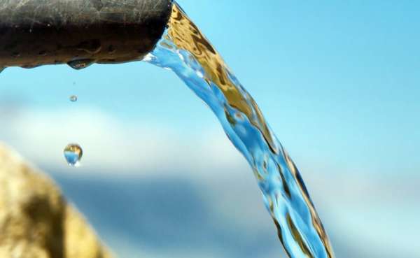 Eau 700x430 1 - L’ONEE sécurise l’alimentation en eau potable d’Errachidia et de la zone de Tafilalet à partir des eaux superficielles du barrage Hassan Eddakhil