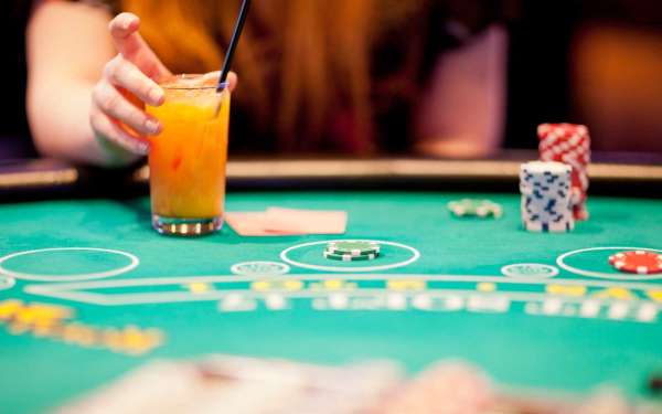 boissons alcoolisees poker - L’alcool et les casinos sauvent le budget de la mairie de Tanger