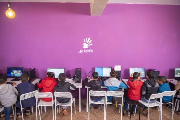 DIRIDDIK MARRAKECH H  2582 By YH - Avec le soutien de la Fondation Al Mada, inwi, Managem et Nareva et leurs partenaires s’associent pour lancer la nouvelle édition du projet « Classes Connectées Dir iddik » pour une éducation numérique accessible à tous au Maroc